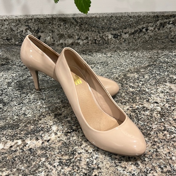 “Patent Leather” Nude Heels - Picture 1 of 4